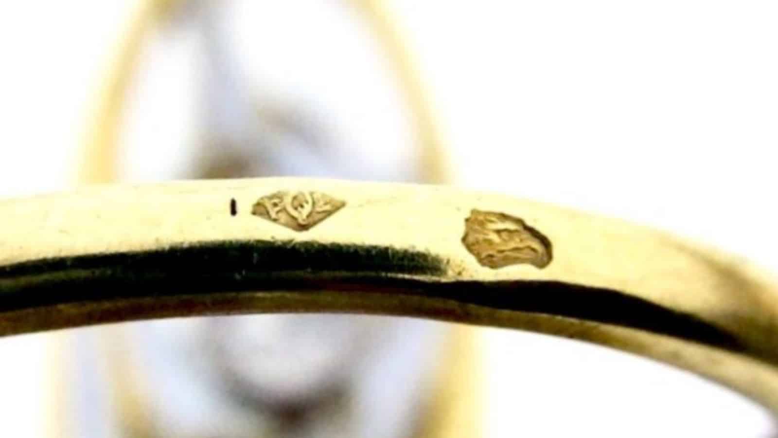 Alliance jonc en or jaune 18K (750°/00). Poinçon tête d'aigle. Poids